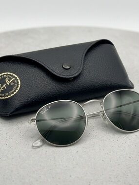Ray-Ban Round Sunglasses with Gray Lenses